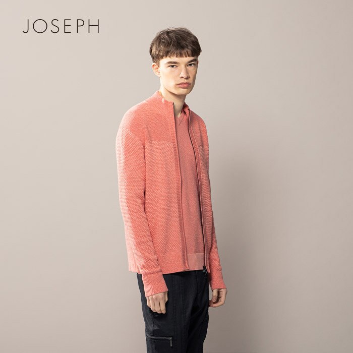 冬はインナーに、春は羽織として。ロングシーズン活躍するアイテムのご紹介。