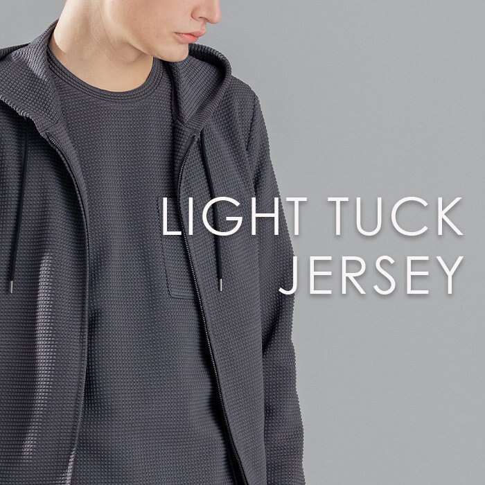 希少な編み機から作られるオリジナル定番素材