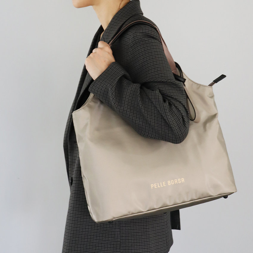 デイリーに活躍する王道トート