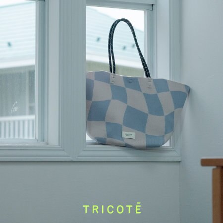 【TRICOTÉ】24AWシーズン《FLOWING》冬のコーディネートにメリハリを♪パッと華やぐアイテムのご紹介
