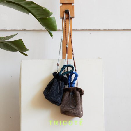 【TRICOTÉ】24AWシーズン《FLOWING》まだまだ寒さ残る冬に。柔らかな手触り♪おすすめ冬小物のご紹介です