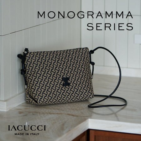 「アクセのような飾りもになう」モノグラムバッグ