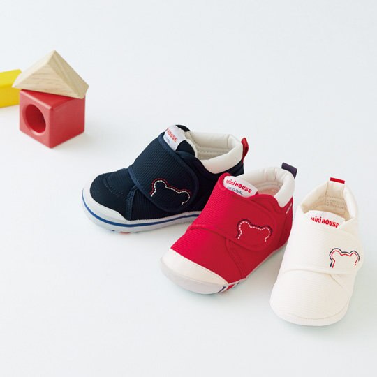 お子様の足の成長とくつの機能