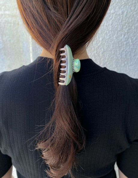 主役級の存在感】ずっと眺めていたくなるヘアクリップ | acca(アッカ