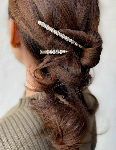 上品にボリュームを抑える】梅雨におすすめのバレッタ | acca(アッカ