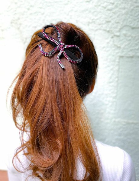 上品にボリュームを抑える】梅雨におすすめのバレッタ | acca(アッカ