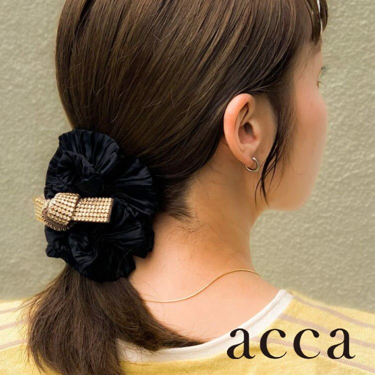 【アレンジ初心者おすすめ】シュシュ＆ドレスポニーでつくる夏のアップスタイル | acca(アッカ）