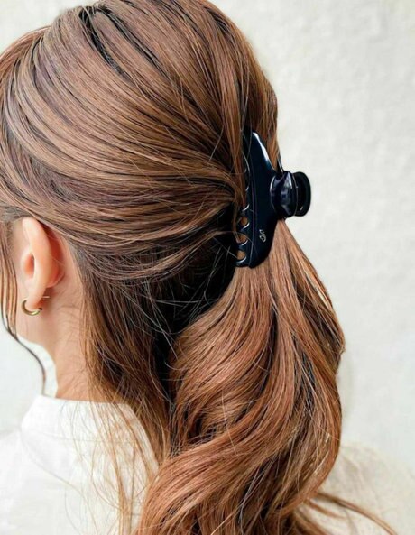 ビジネスシーンにぴったりなデザインヘアクリップ5選 | acca（アッカ
