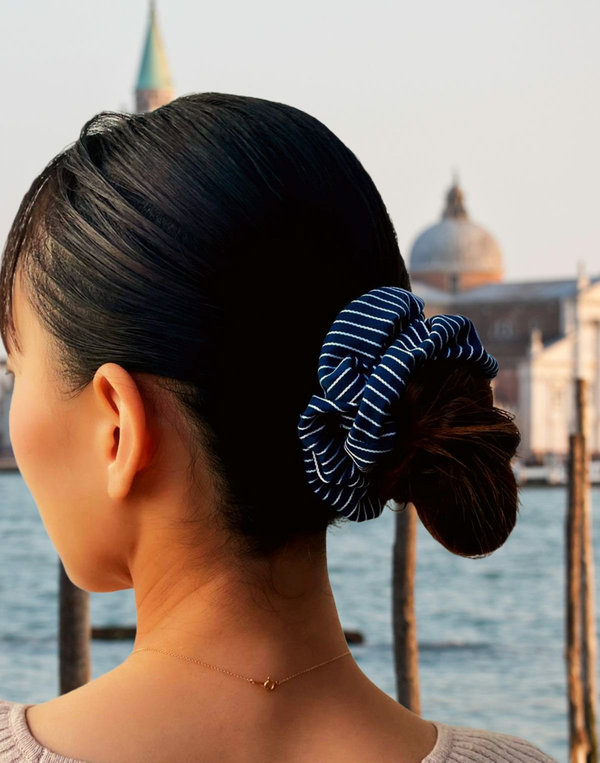 美品　acca アッカ　フローラル フォークロア シュシュ　刺繍 acca】自由に形を変えて楽しめるシュシュ✨ | アッカ | 松坂屋名古屋店