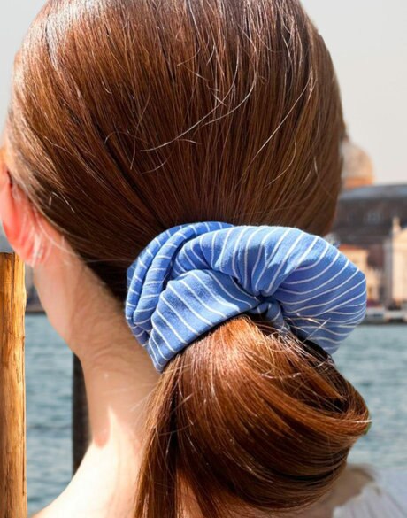 忙しい朝でも簡単にできるシュシュヘアアレンジ | acca（アッカ