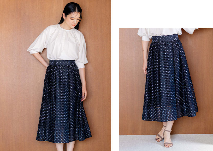 トラッドなムード漂う、洗練されたモノグラムプリント BLOUSE＆SKIRT