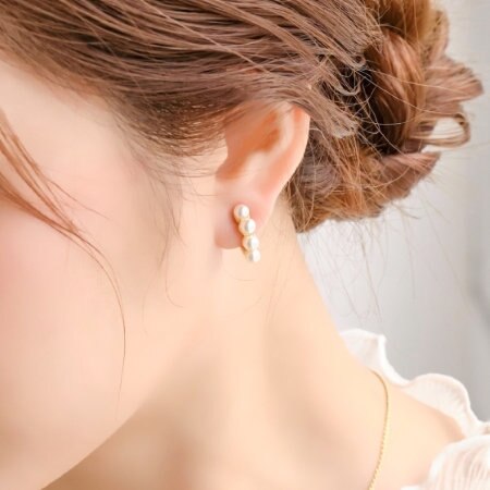 冬のコーディネートに映える、パールアクセサリー