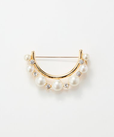 Phoebe フォーマルパールビジューハーフブローチ　ゴールド