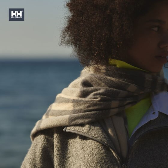 ウール混ならではの暖かさ、シープボア調パイルジャケット