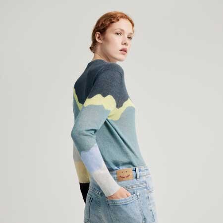 【Knitwear】シンプルなものから大胆なプリントのデザインまで