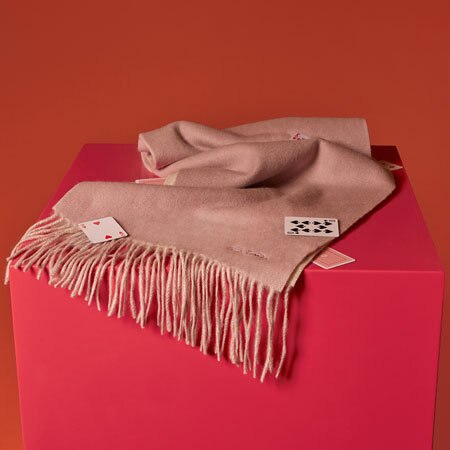 冬を彩る、大人の女性のためのマフラー