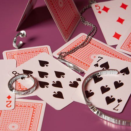 自分へのご褒美に、華やかなジュエリーを