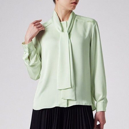 シャツブラウスで叶える、軽やかなエレガンス