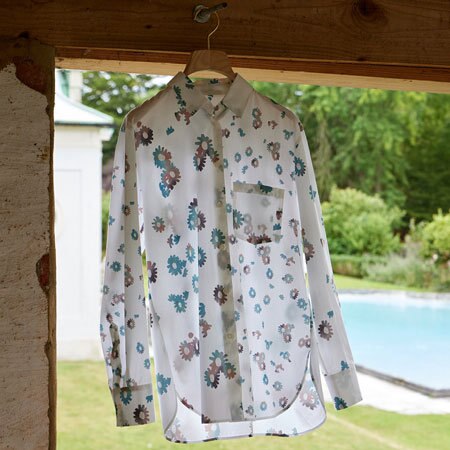 ノスタルジックなフラワープリントに心ときめく