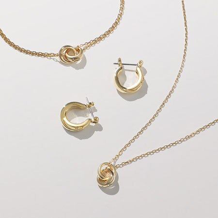 まだまだ続く夏、ジュエリーで魅せるスタイルアップ