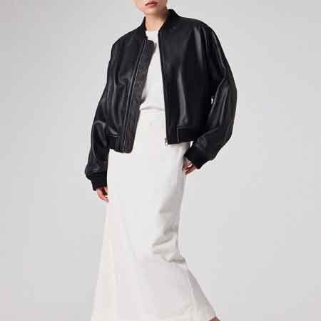 初秋の軽やかアウターで感度の高い着こなしを