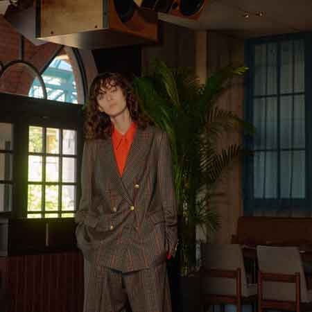 端正に魅せる、新作ウィメンズジャケット