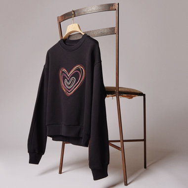 冬のコーディネイトに華やかなアクセントを