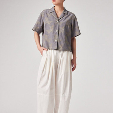 旬のコーディネイトを彩るブラウス