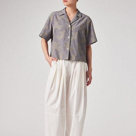 旬のコーディネイトを彩るブラウス