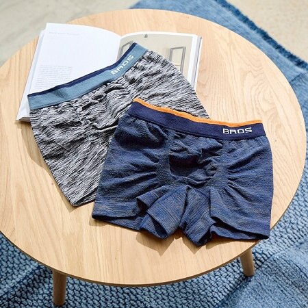 ワンサイズ設計で適度なフィット感を追求。定番商品パンツホリック。