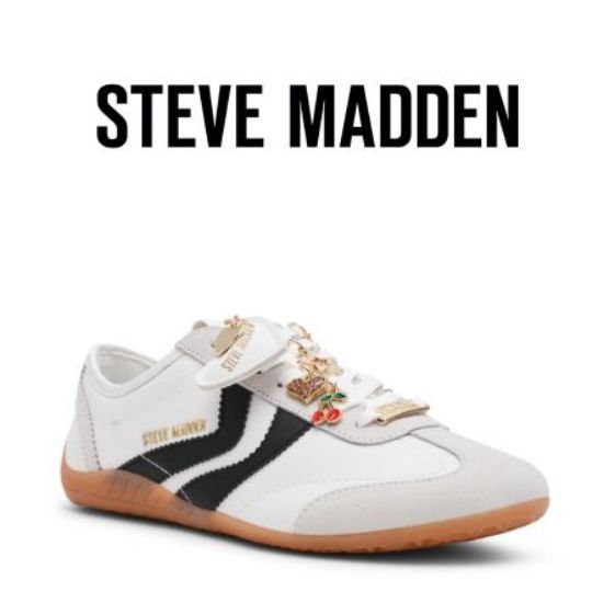 【NEW】トレンドチャーム付きスニーカー