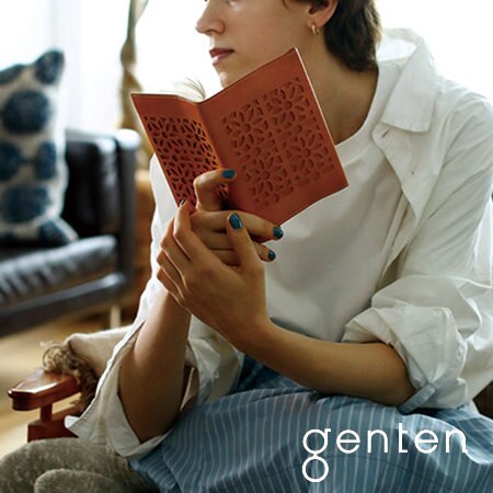 ⼿ざわりのいい ブックカバーで贅沢な読書タイム。