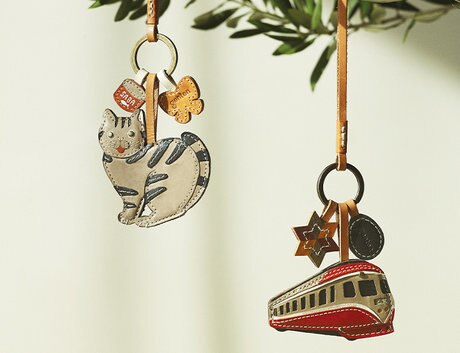 2/22猫の日に新作登場】サバトラとロマンスカーのチャーム | ONWARD