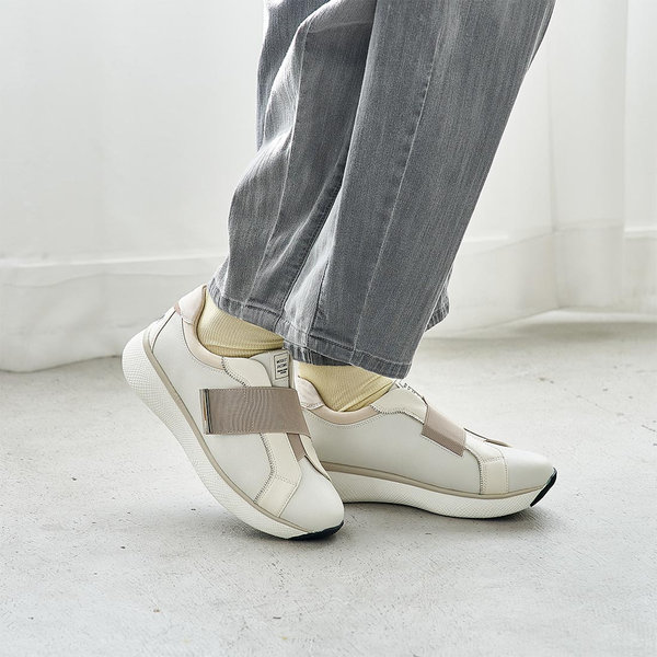 きれいめ厚底ベルクロスニーカー