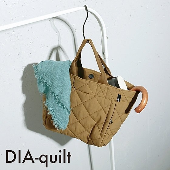 ちらりと見えるストライプ柄がアクセント！