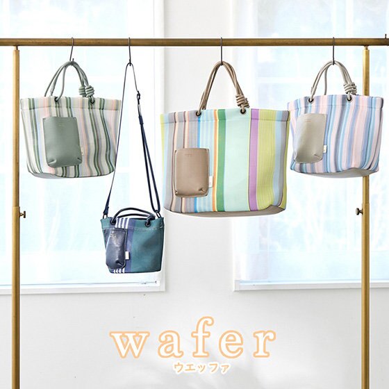 持ってるだけで映える！ふわふわなカラフルストライプトート