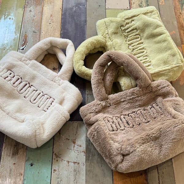 やわらかな手ざわり。ふわふわに包まれて、秋のおでかけ。 | ONWARD