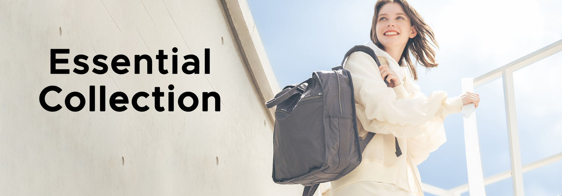 超軽量・マイクロリップストップナイロンを使用し、究極の軽さと使い心地を実現した人気シリーズ「エッセンシャルコレクション」。ベーシックカラーの「グラベル」「シャドウグレー」「ブラン」「ブラック」に加え、優しい色味の「ソフトトープ」がラインナップ。