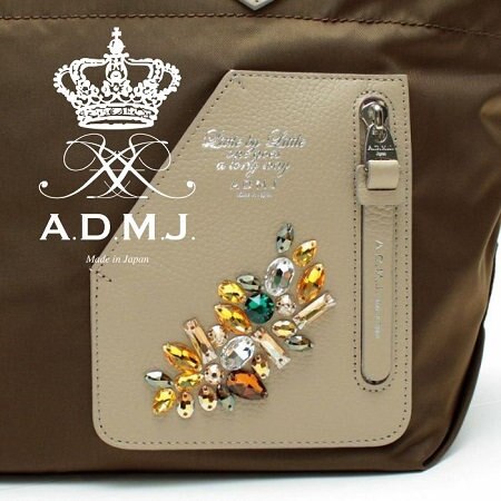 上品に使えるADMJのナイロンバッグ