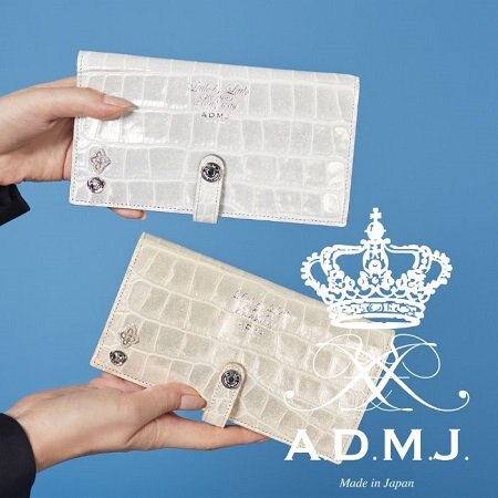 気分を艶やかにしてくれるWALLET