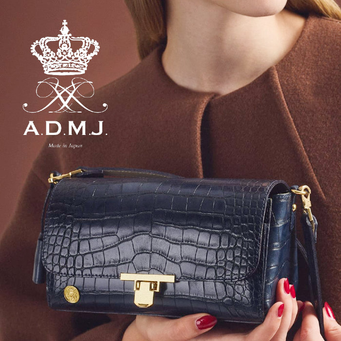 【お財布機能付】シーズンフリーに使えるコンパクトなレザーショルダーバッグ。