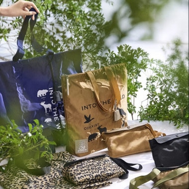 【撥水素材】レザーバッグとの2個持ちにも釣り合う！メインにもサブにもなる「オリタタミバッグ」