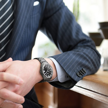 CITIZEN 【洗練された佇まいと上質なブラックボディ】光発電エコ・ドライブ 電波時計「ブラックチタンシリーズ」