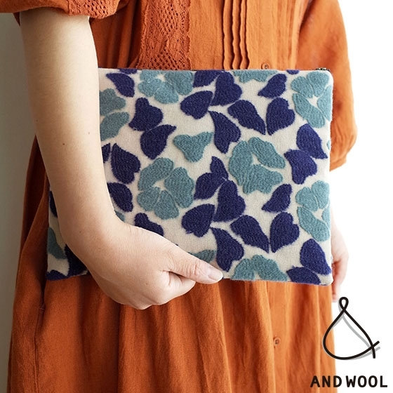 オリジナルテキスタイルの刺繍ポーチ
