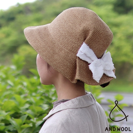 折りたたんで持ち運びやすい『UVカット加工のリボン帽子』