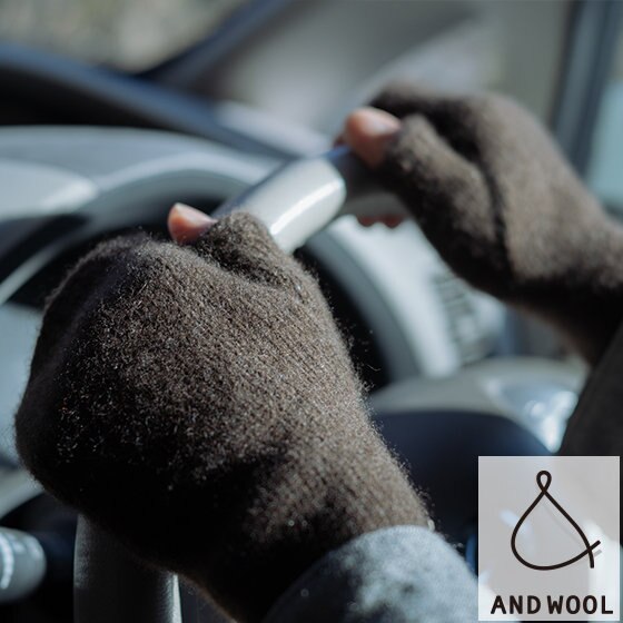 運転時にもおススメです。ANDWOOLのニット小物