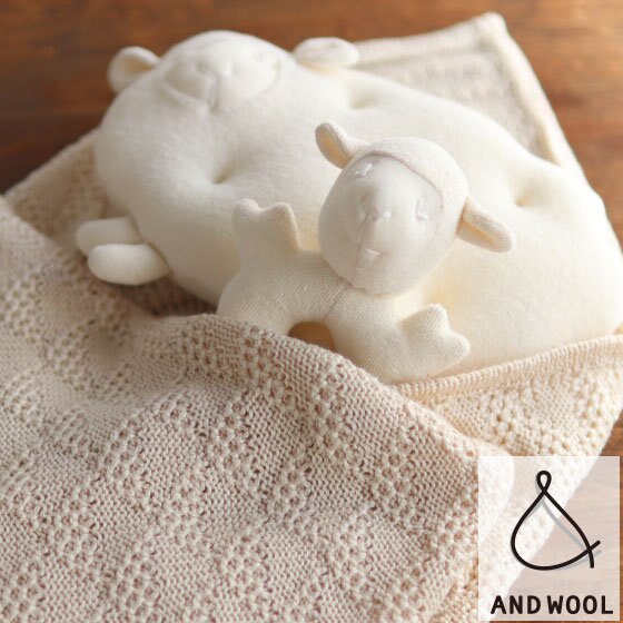 【AND WOOL 出産祝いのギフトにもお勧め】手仕事でつくった  羊の『ガラガラ』と『授乳まくら』