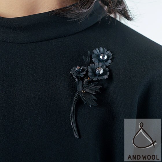 オケージョンシーンに。『黒花のブローチ』