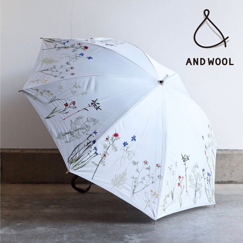 シリーズの中でも人気の高い【晴雨兼用日傘 ボタニカル刺繍 折りたたみ傘・長傘】7つの野草を植物図鑑のように表現