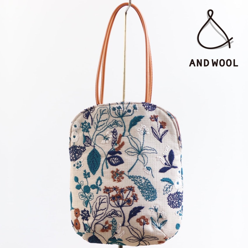 【再入荷しました!!】人気のテキスタイル「筆記帳刺繍のミニバッグ」ちょっとした外出時にちょうどいいサイズ感です